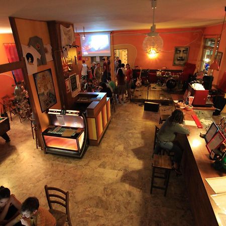 רימיני Sunflower Beach Backpacker Hostel & Bar מראה חיצוני תמונה