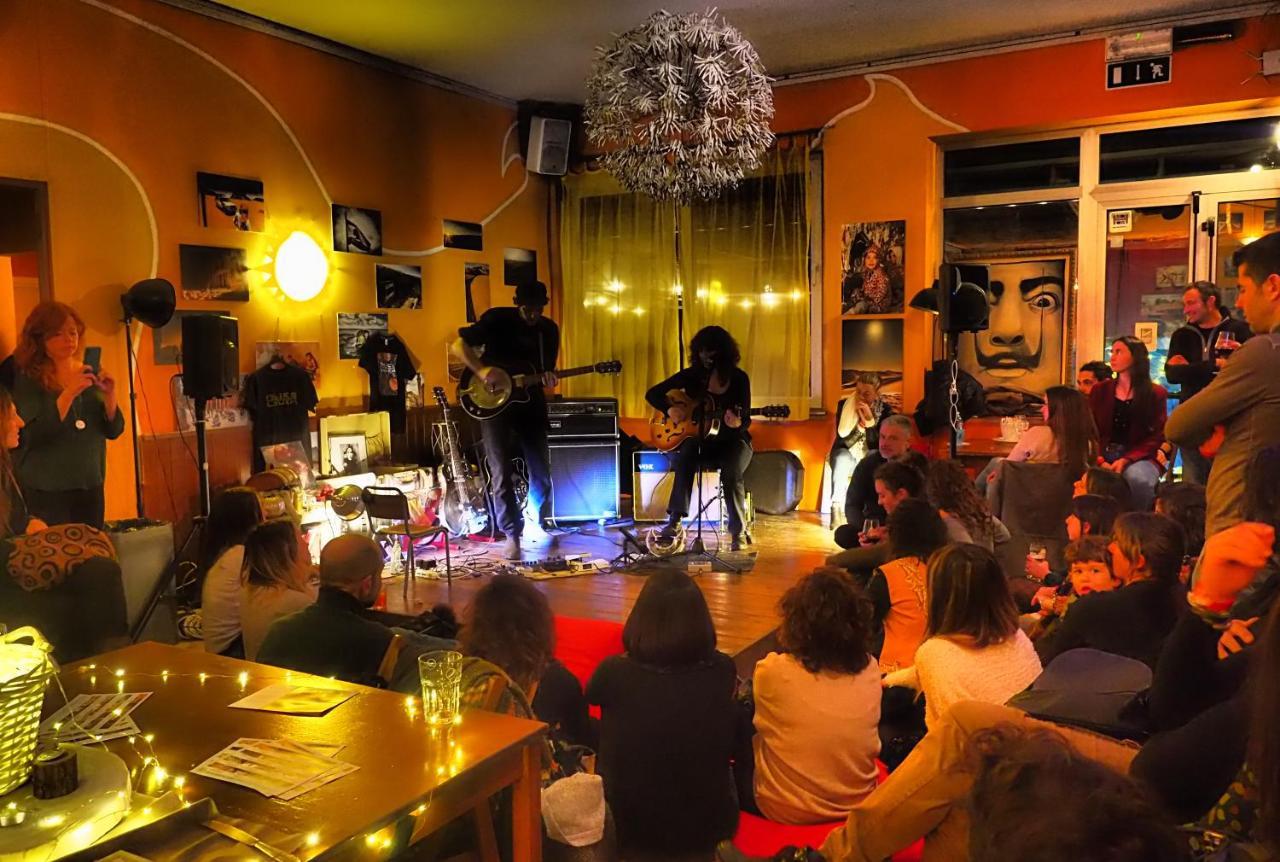 רימיני Sunflower Beach Backpacker Hostel & Bar מראה חיצוני תמונה