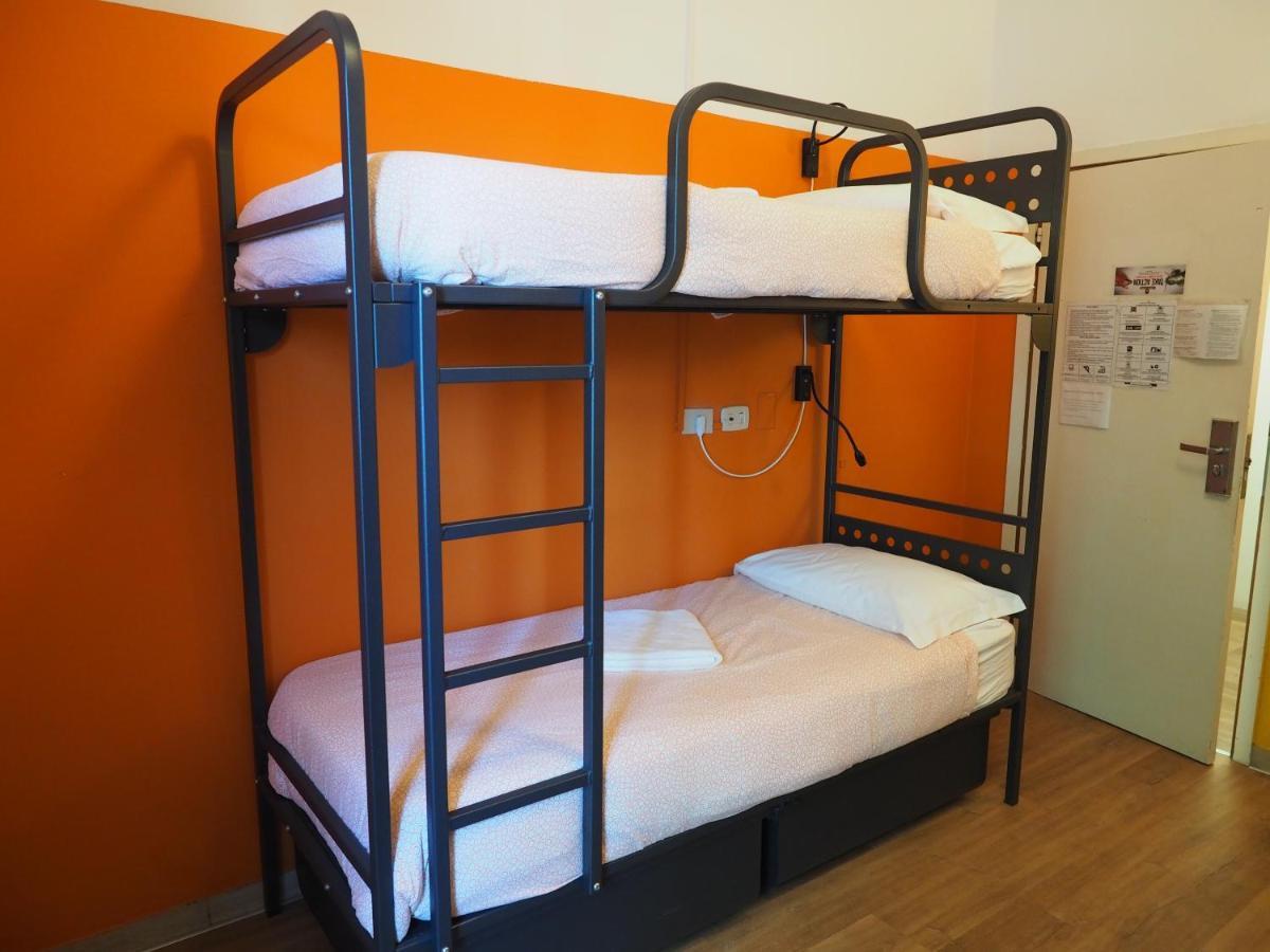 רימיני Sunflower Beach Backpacker Hostel & Bar מראה חיצוני תמונה