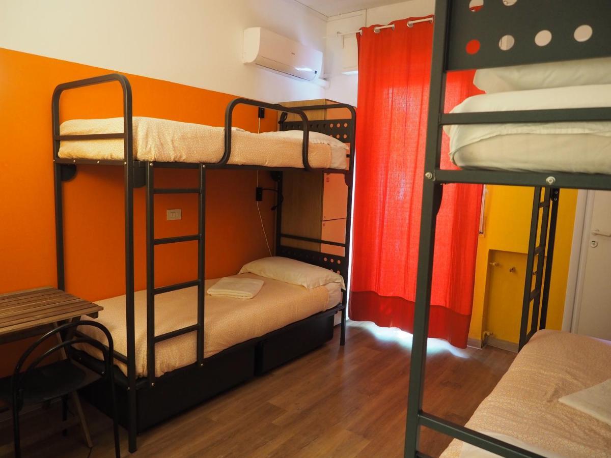 רימיני Sunflower Beach Backpacker Hostel & Bar מראה חיצוני תמונה