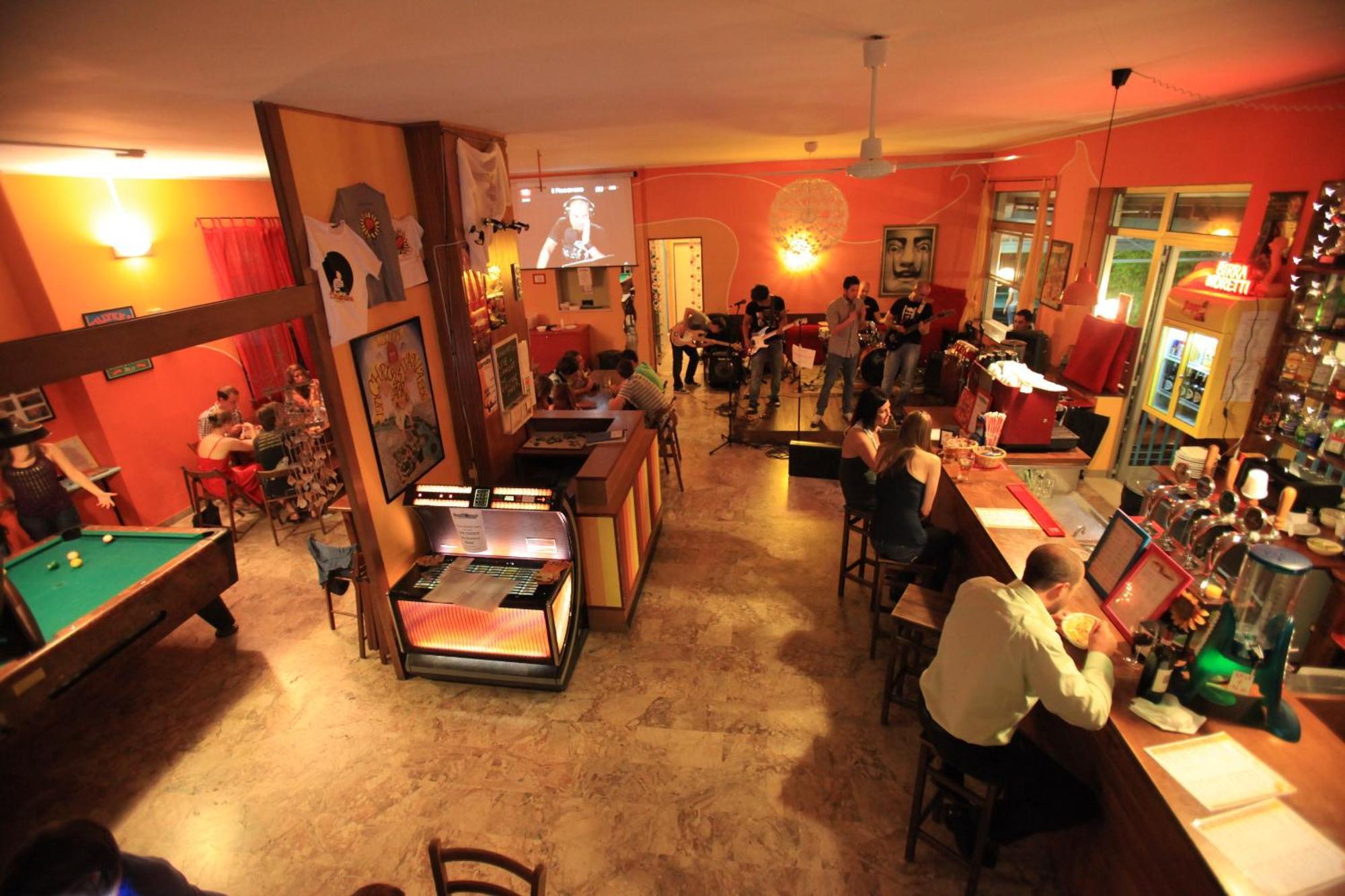 רימיני Sunflower Beach Backpacker Hostel & Bar מראה חיצוני תמונה