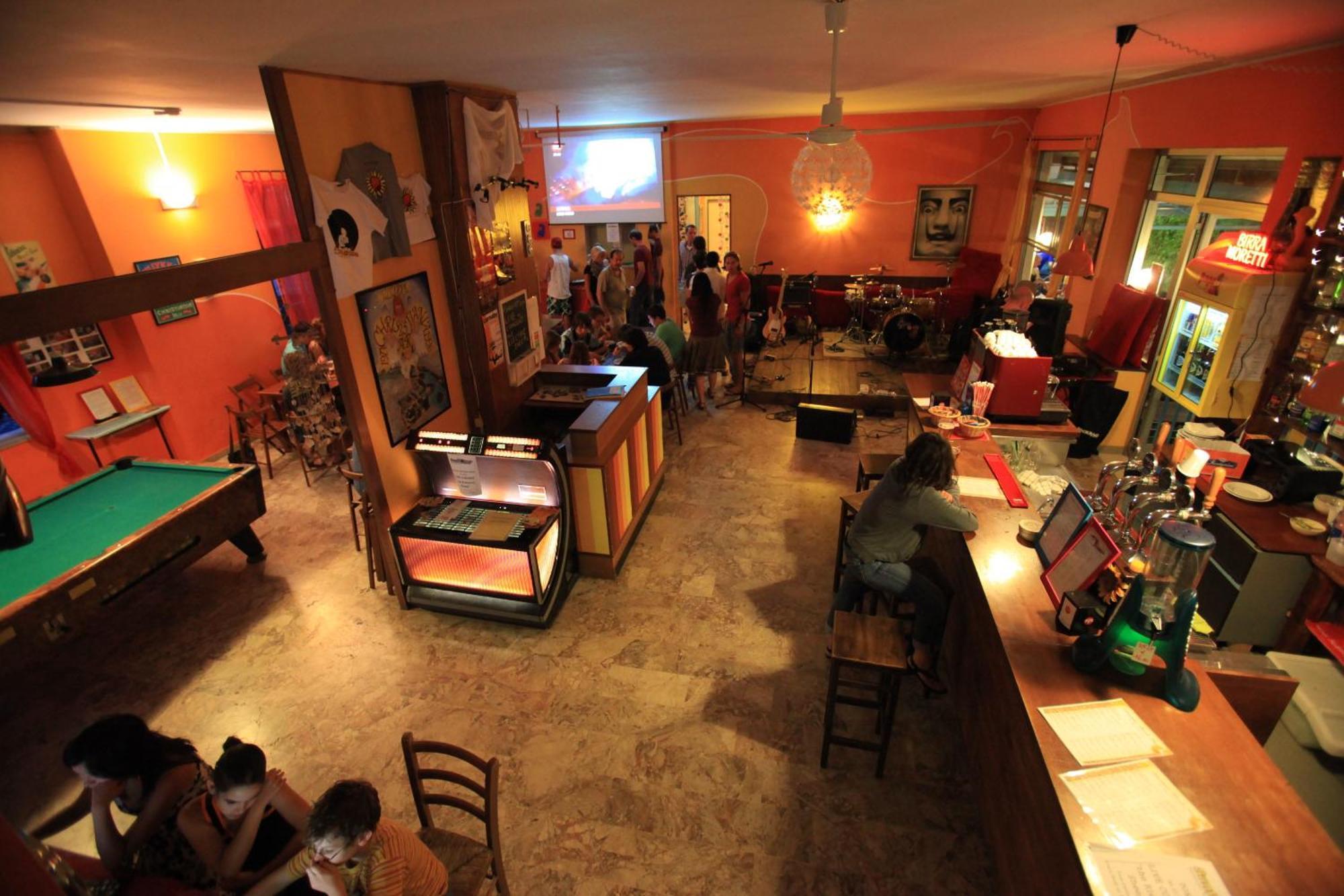 רימיני Sunflower Beach Backpacker Hostel & Bar מראה חיצוני תמונה