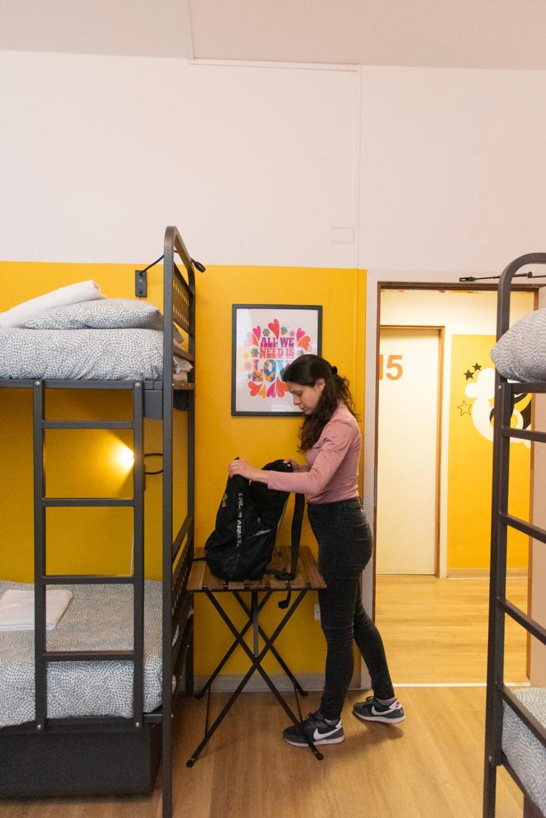 רימיני Sunflower Beach Backpacker Hostel & Bar מראה חיצוני תמונה