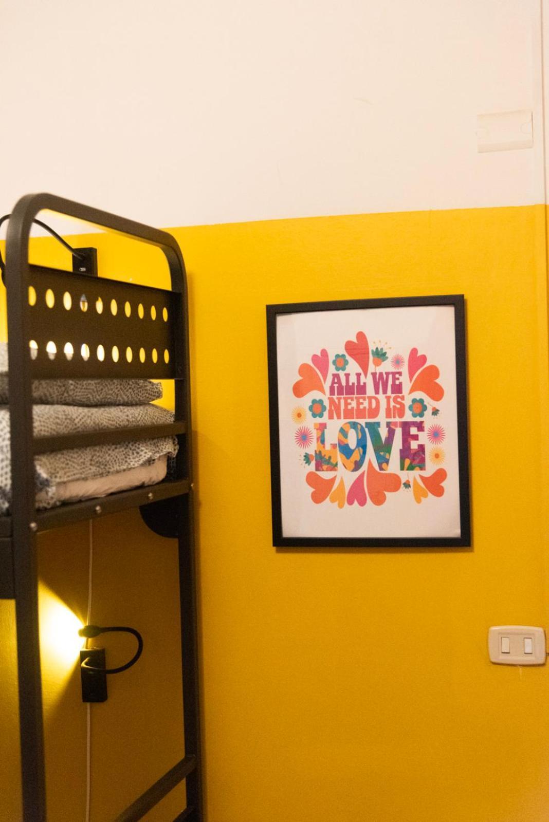 רימיני Sunflower Beach Backpacker Hostel & Bar מראה חיצוני תמונה