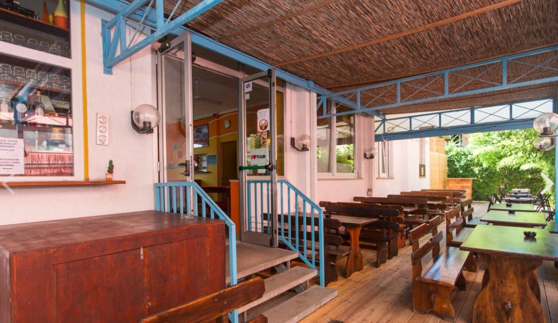 רימיני Sunflower Beach Backpacker Hostel & Bar מראה חיצוני תמונה