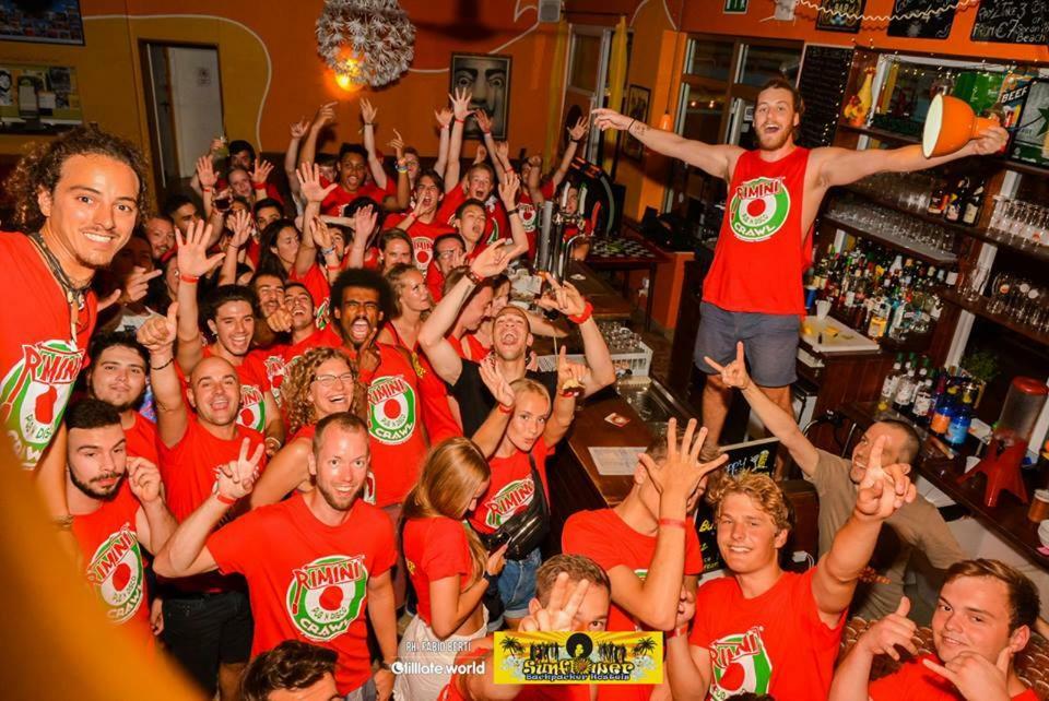 רימיני Sunflower Beach Backpacker Hostel & Bar מראה חיצוני תמונה
